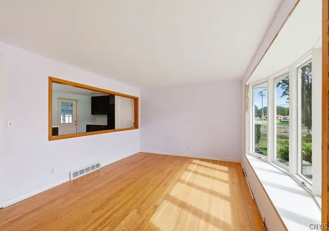 Photo 3 of Single family home for sale at 109 Manor Dr, East Syracuse, NY 13057 | MLS# S1709934 | Listing updated on 2026-09-10