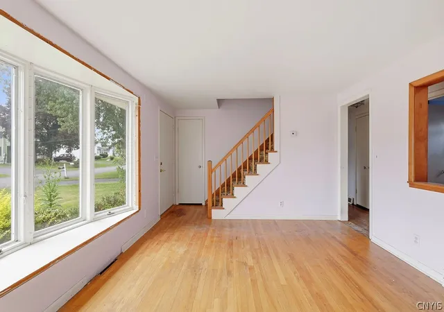 Photo 4 of Single family home for sale at 109 Manor Dr, East Syracuse, NY 13057 | MLS# S1709934 | Listing updated on 2026-09-10