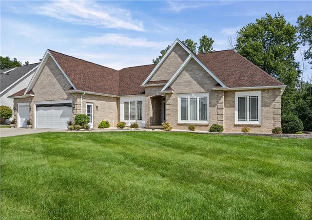 Photo 3 of Sale Pending at 18 Queensland Dr, Spencerport, NY 14559 | MLS# R1713297 | Listing updated on 2026-09-14