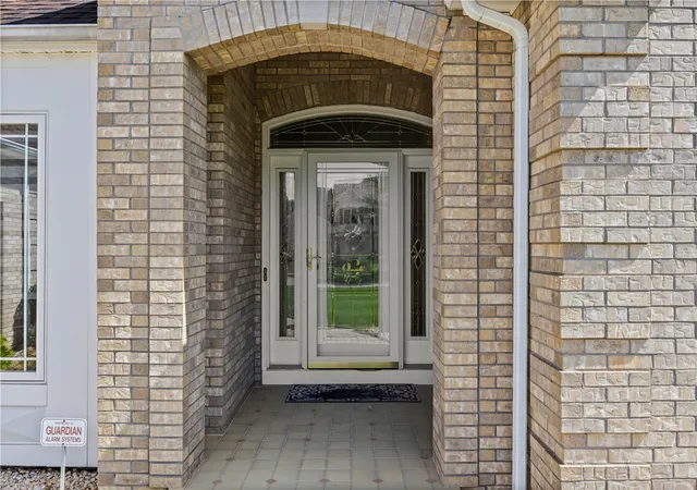 Photo 3 of Sale Pending at 18 Queensland Dr, Spencerport, NY 14559 | MLS# R1713297 | Listing updated on 2026-09-14