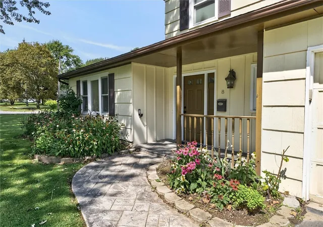Photo 3 of Single family home for sale at 8 Mendota Cir, Rochester, NY 14626 | MLS# R1709583 | Listing updated on 2026-09-14