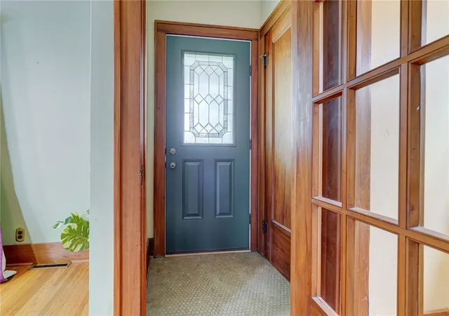 Photo 2 of Single family home for sale at 61 Elmcroft Rd, Rochester, NY 14609 | MLS# R1712045 | Listing updated on 2026-09-10
