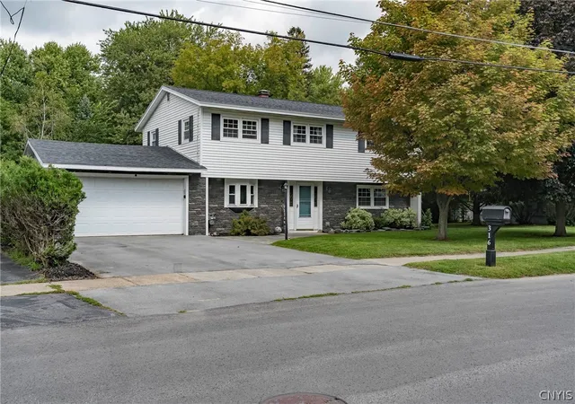 Photo 3 of Single family home for sale at 316 Bugbee Dr, Watertown, NY 13601 | MLS# S1712660 | Listing updated on 2026-09-13