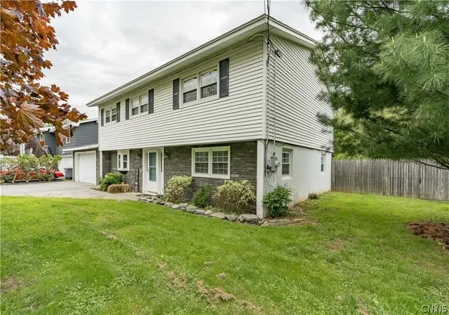 Photo 3 of Single family home for sale at 316 Bugbee Dr, Watertown, NY 13601 | MLS# S1712660 | Listing updated on 2026-09-13