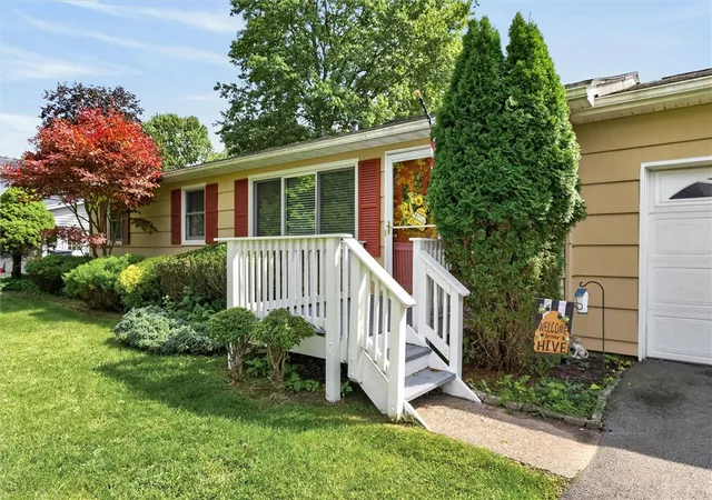 Photo 3 of Sale Pending at 65 Brentwood Ln, Fairport, NY 14450 | MLS# R1713335 | Listing updated on 2026-09-16