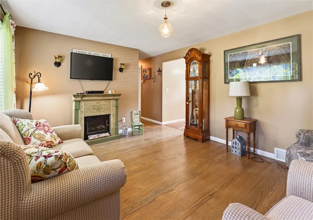 Photo 3 of Sale Pending at 65 Brentwood Ln, Fairport, NY 14450 | MLS# R1713335 | Listing updated on 2026-09-16