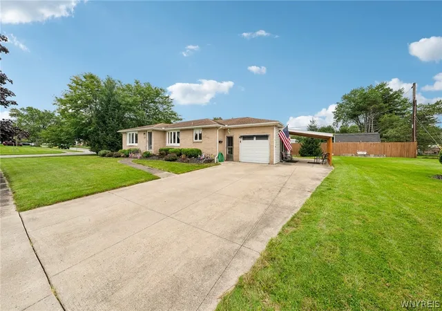 Photo 3 of Single family home for sale at 20 Maria Ln, Buffalo, NY 14227 | MLS# B1709533 | Listing updated on 2026-09-13