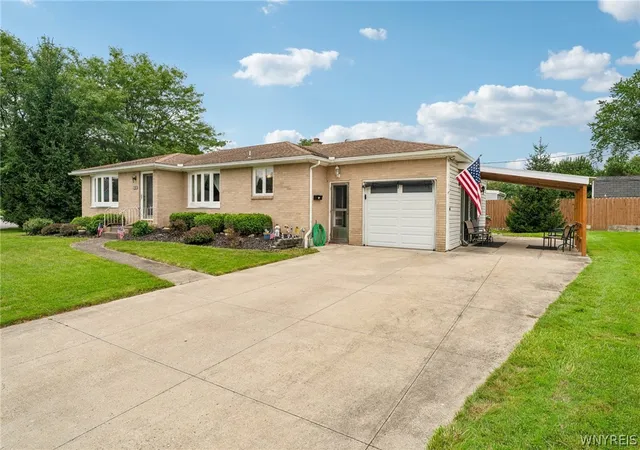 Photo 3 of Single family home for sale at 20 Maria Ln, Buffalo, NY 14227 | MLS# B1709533 | Listing updated on 2026-09-13