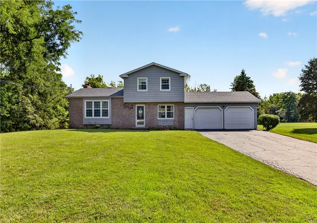 Photo 1 of Single family home for sale at 756 Gillett Rd, Rochester, NY 14624 | MLS# R1712305 | Listing updated on 2026-09-14