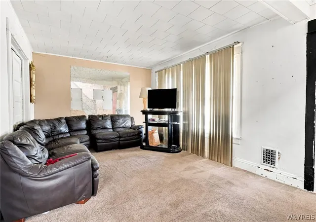 Photo 4 of Sale Pending at 25 Colfax Ave, Buffalo, NY 14215 | MLS# B1713459 | Listing updated on 2026-09-14