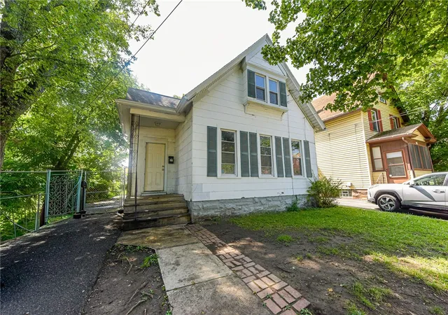 Photo 2 of Single family home for sale at 39 Wabash St, Rochester, NY 14609 | MLS# R1713640 | Listing updated on 2026-09-10