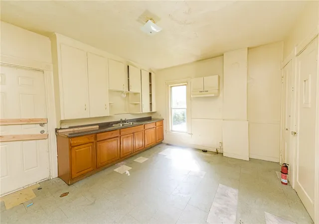 Photo 3 of Single family home for sale at 39 Wabash St, Rochester, NY 14609 | MLS# R1713640 | Listing updated on 2026-09-10