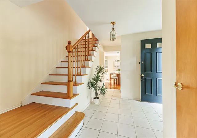 Photo 3 of Single family home for sale at 5 Buchanan Rd, Pittsford, NY 14534 | MLS# R1710694 | Listing updated on 2026-09-10