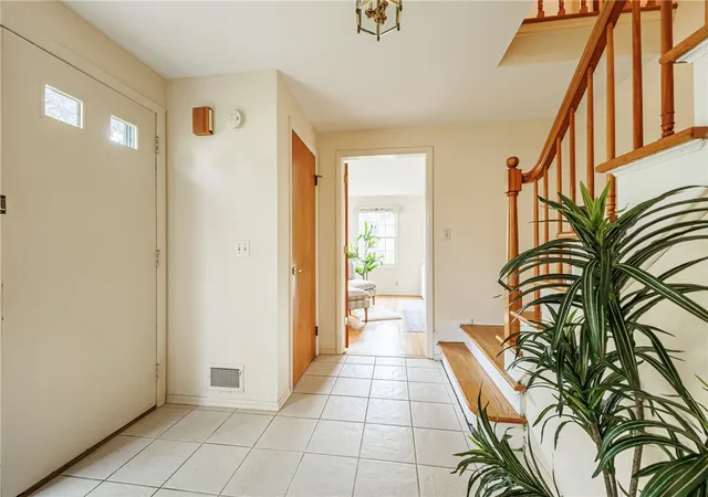 Photo 4 of Single family home for sale at 5 Buchanan Rd, Pittsford, NY 14534 | MLS# R1710694 | Listing updated on 2026-09-10