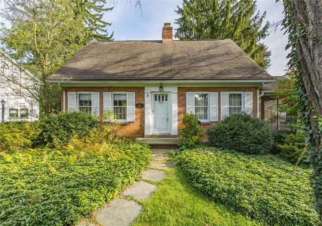 Photo 4 of Single family home for sale at 305 Highland Ave, Rochester, NY 14620 | MLS# R1713364 | Listing updated on 2026-09-11
