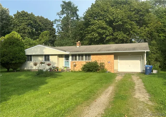 Photo 2 of Single family home for sale at 3059 N Creek Rd, Youngstown, NY 14174 | MLS# B1712065 | Listing updated on 2026-09-23