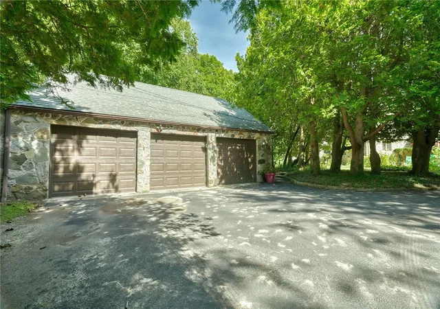 Photo 3 of Single family home for sale at 560 Van Alstyne Rd, Webster, NY 14580 | MLS# R1713290 | Listing updated on 2026-09-12