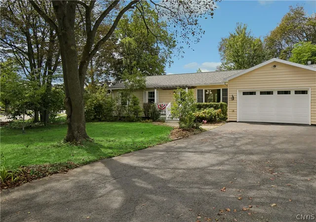 Photo 2 of Single family home for sale at 107 Edwards Dr, Fayetteville, NY 13066 | MLS# S1713784 | Listing updated on 2026-09-14