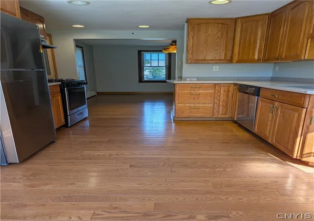 Photo 4 of Single family home for sale at 5884 Gillette, Cicero, NY 13039 | MLS# S1713893 | Listing updated on 2026-09-15