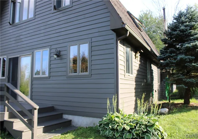 Photo 3 of Single family home for sale at 1874 Willowdale Rd, Skaneateles, NY 13152 | MLS# S1713464 | Listing updated on 2026-09-11