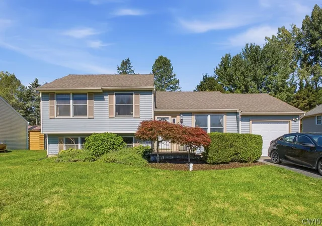 Photo 2 of Single family home for sale at 13 Inglesid Ln, Liverpool, NY 13090 | MLS# S1713456 | Listing updated on 2026-09-11