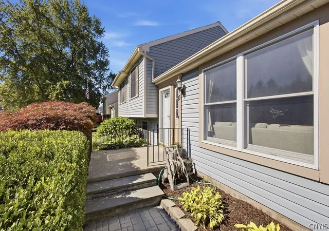 Photo 3 of Single family home for sale at 13 Inglesid Ln, Liverpool, NY 13090 | MLS# S1713456 | Listing updated on 2026-09-11