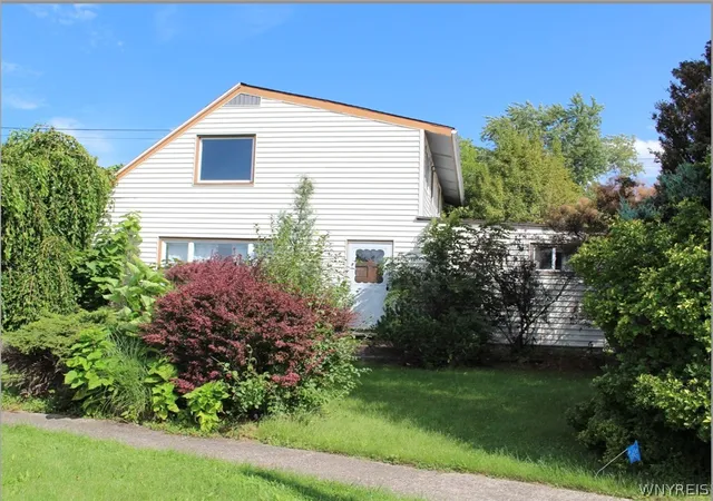 Photo 2 of Single family home for sale at 4801 N Bailey Ave, Buffalo, NY 14226 | MLS# B1713510 | Listing updated on 2026-09-11