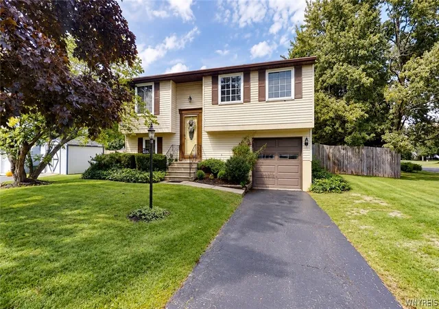 Photo 1 of Single family home for sale at 6575 Royal Pkwy S, Lockport, NY 14094 | MLS# B1713573 | Listing updated on 2026-09-12