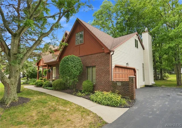 Photo 2 of Single family home for sale at 160 Fox Meadow Ln, Orchard Park, NY 14127 | MLS# B1711185 | Listing updated on 2026-09-11