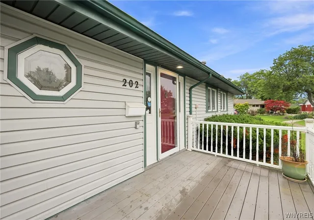 Photo 3 of Single family home for sale at 202 Jamaica Rd, Tonawanda, NY 14150 | MLS# B1713184 | Listing updated on 2026-09-11