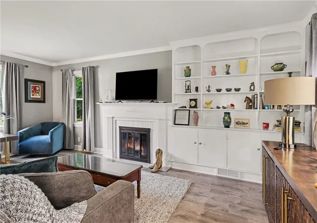 Photo 4 of Single family home for sale at 184 Pinewood, Rochester, NY 14617 | MLS# R1713633 | Listing updated on 2026-09-13