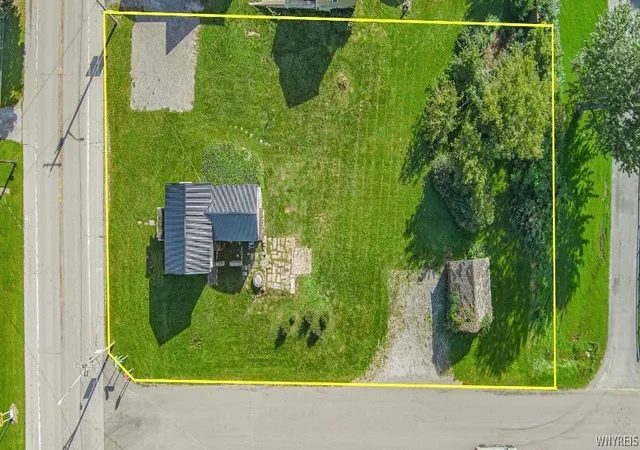 Photo 3 of Single family home for sale at 9266 Ridge Rd, Middleport, NY 14105 | MLS# B1713760 | Listing updated on 2026-09-11
