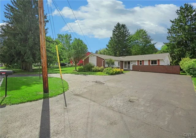 Photo 3 of Single family home for sale at 5239 Jamesville Rd, Syracuse, NY 13214 | MLS# S1712720 | Listing updated on 2026-09-14