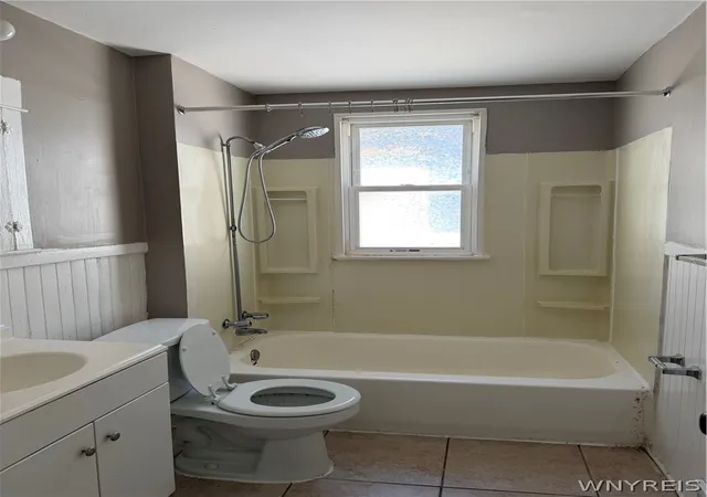 Photo 4 of House for sale at 213 Chadduck Ave, Buffalo, NY 14207 | MLS# B1706782 | Listing updated on 2026-09-11