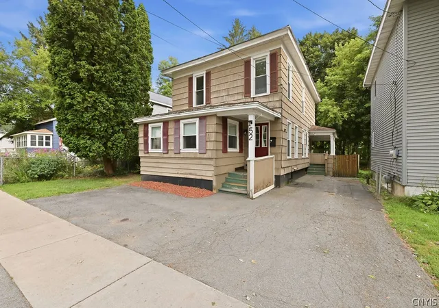 Photo 2 of Single family home for sale at 52 Downer St, Baldwinsville, NY 13027 | MLS# S1714040 | Listing updated on 2026-09-11