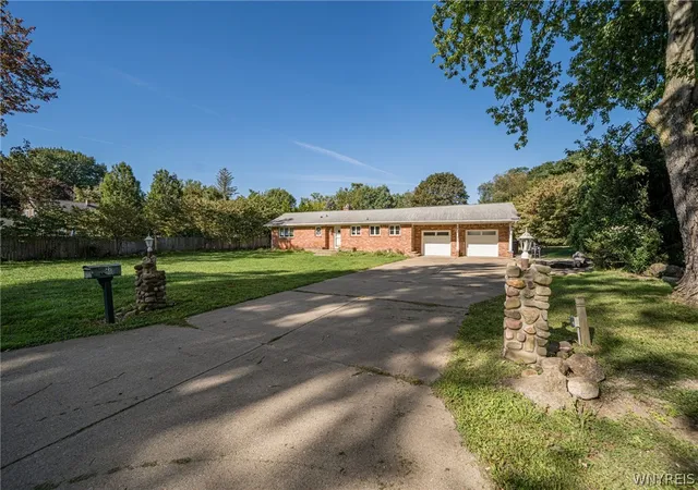 Photo 2 of Single family home for sale at 27 Woodview Dr, Orchard Park, NY 14127 | MLS# B1713700 | Listing updated on 2026-09-11