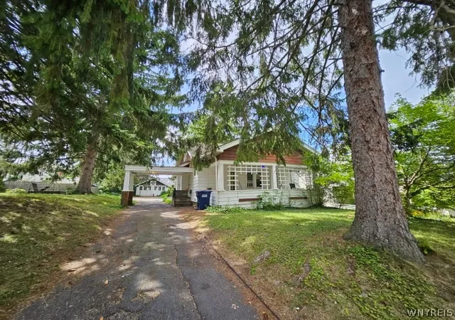 Photo 1 of Single family home for sale at 112 Upland Rd, Syracuse, NY 13207 | MLS# B1710147 | Listing updated on 2026-09-11
