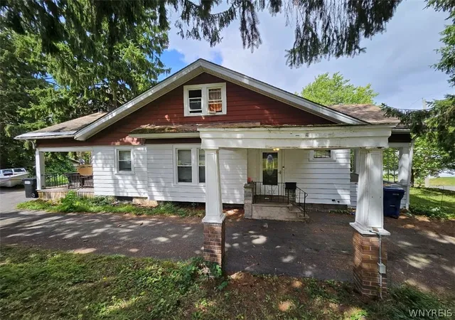 Photo 2 of Single family home for sale at 112 Upland Rd, Syracuse, NY 13207 | MLS# B1710147 | Listing updated on 2026-09-11
