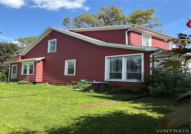 Photo 3 of Single family home for sale at 6910 W Britton Dr, Niagara Falls, NY 14305 | MLS# B1714118 | Listing updated on 2026-09-11