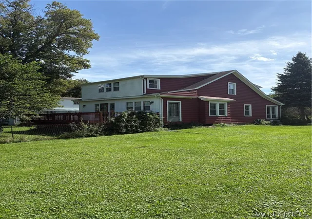 Photo 3 of Single family home for sale at 6910 W Britton Dr, Niagara Falls, NY 14305 | MLS# B1714118 | Listing updated on 2026-09-11