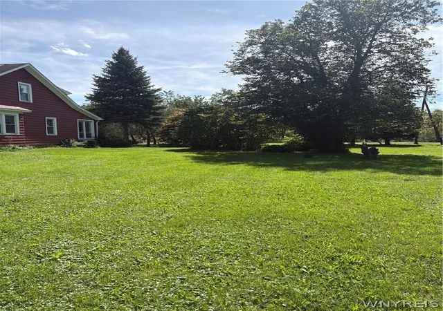 Photo 4 of Single family home for sale at 6910 W Britton Dr, Niagara Falls, NY 14305 | MLS# B1714118 | Listing updated on 2026-09-11