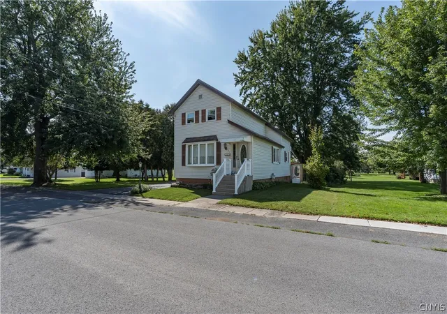 Photo 2 of Single family home for sale at 151 Boon St, Watertown, NY 13601 | MLS# S1714116 | Listing updated on 2026-09-14