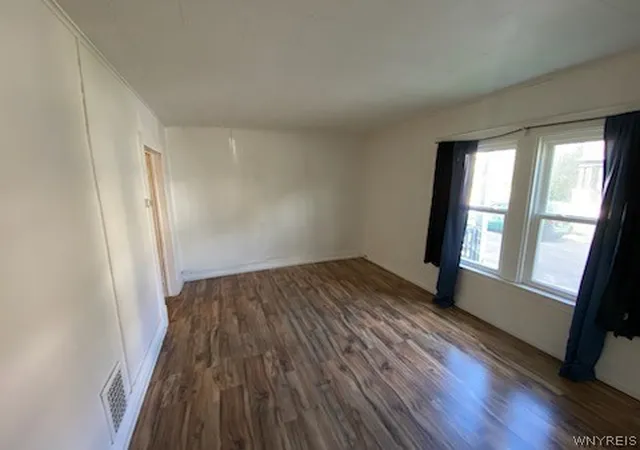 Photo 3 of Multi family home for sale at 709 Townsend Pl, Niagara Falls, NY 14301 | MLS# B1714086 | Listing updated on 2026-09-11
