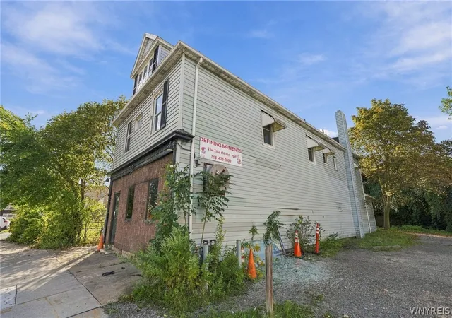 Photo 3 of Single family home for sale at 557 Hertel Ave, Buffalo, NY 14207 | MLS# B1713757 | Listing updated on 2026-09-11