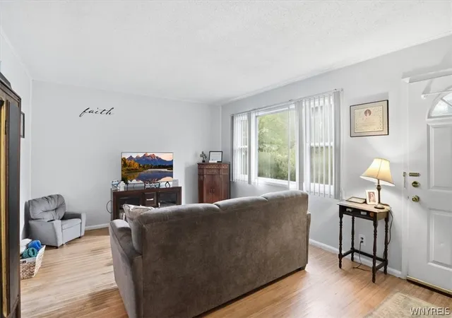 Photo 3 of Single family home for sale at 35 Coronet Dr, Tonawanda, NY 14150 | MLS# B1712594 | Listing updated on 2026-09-11