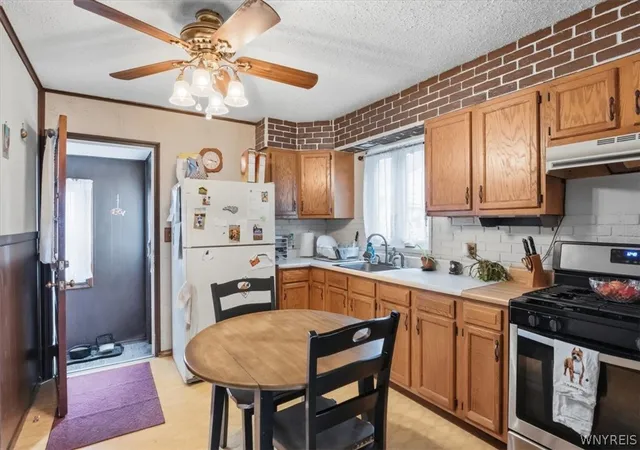 Photo 3 of Single family home for sale at 35 Coronet Dr, Tonawanda, NY 14150 | MLS# B1712594 | Listing updated on 2026-09-11