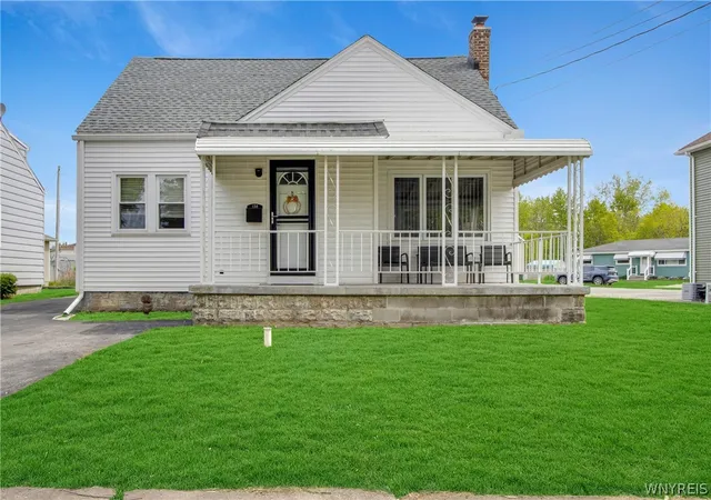 Photo 3 of Single family home for sale at 138 Burlington Ave, Depew, NY 14043 | MLS# B1714182 | Listing updated on 2026-09-11