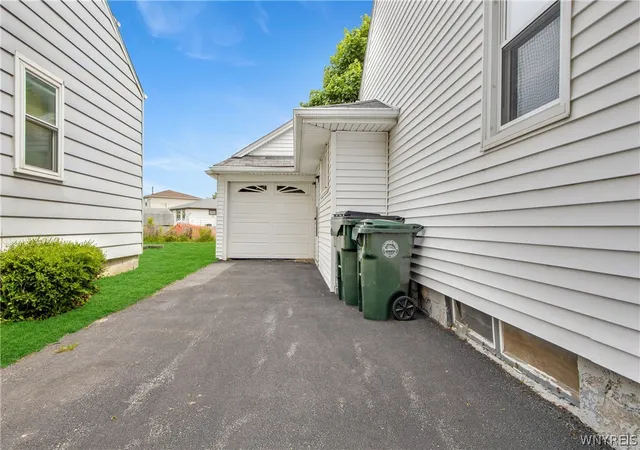 Photo 4 of Single family home for sale at 138 Burlington Ave, Depew, NY 14043 | MLS# B1714182 | Listing updated on 2026-09-11