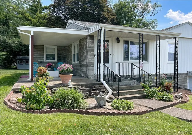 Photo 3 of Sale Pending at 619 Scarboro Dr, Syracuse, NY 13209 | MLS# S1713639 | Listing updated on 2026-09-14