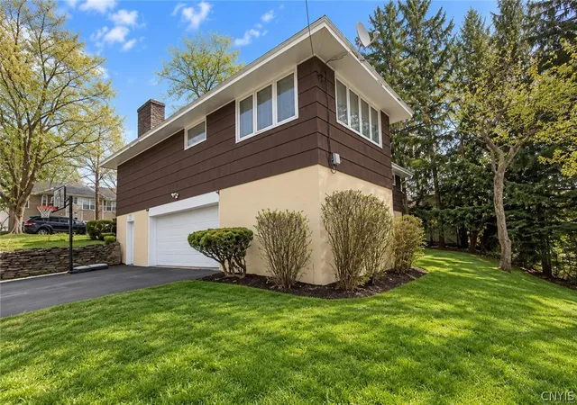 Photo 3 of Single family home for sale at 1500 Salt Springs Rd, Syracuse, NY 13214 | MLS# S1714231 | Listing updated on 2026-09-12